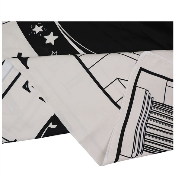 Black & White The Moon Tarot Tapestry 20”x16” - Picture 5 of 5